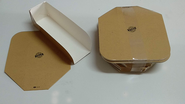 Cardboard certified hot dog containers